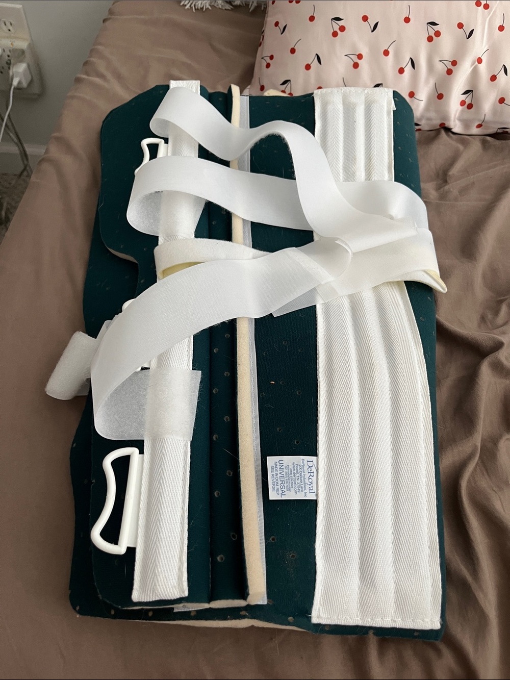 Deroyal Adjustable Dark Green Leg Brace With White Straps